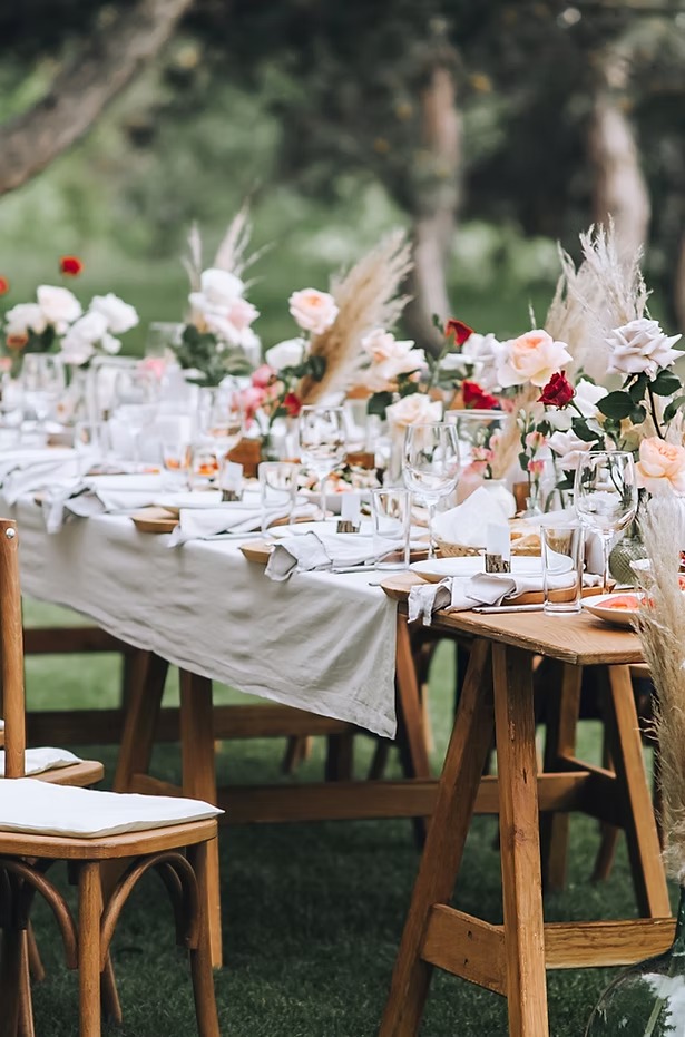 Casamento elegante decorado — altar com flores brancas Guarulhos SP
